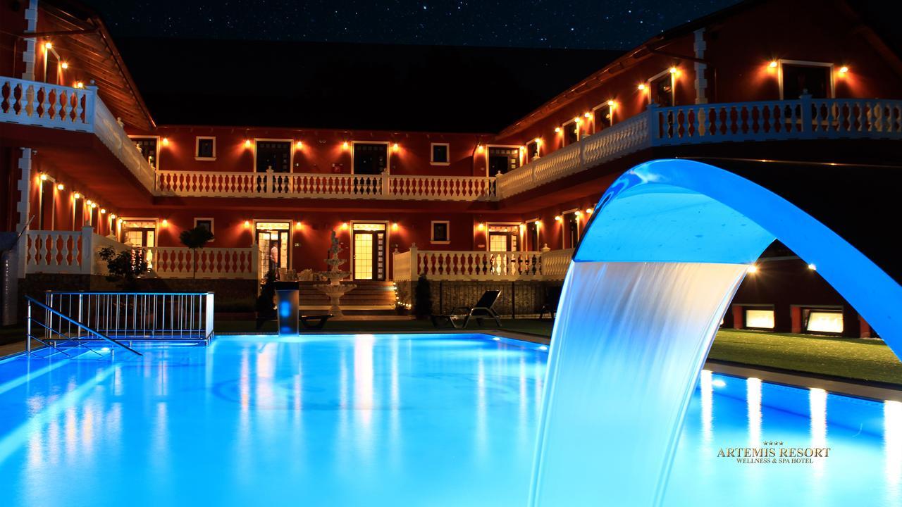 Artemis Resort Wellness Hotel Štúrovo エクステリア 写真