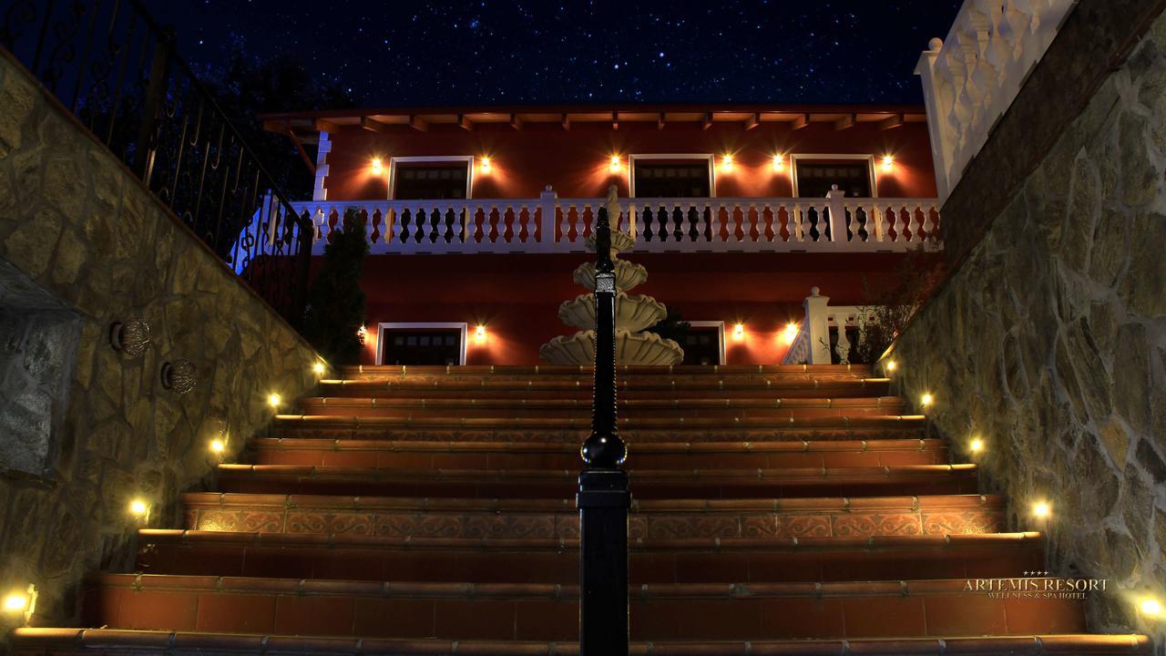 Artemis Resort Wellness Hotel Štúrovo エクステリア 写真