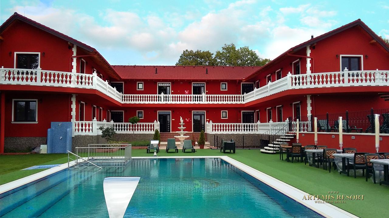 Artemis Resort Wellness Hotel Štúrovo エクステリア 写真