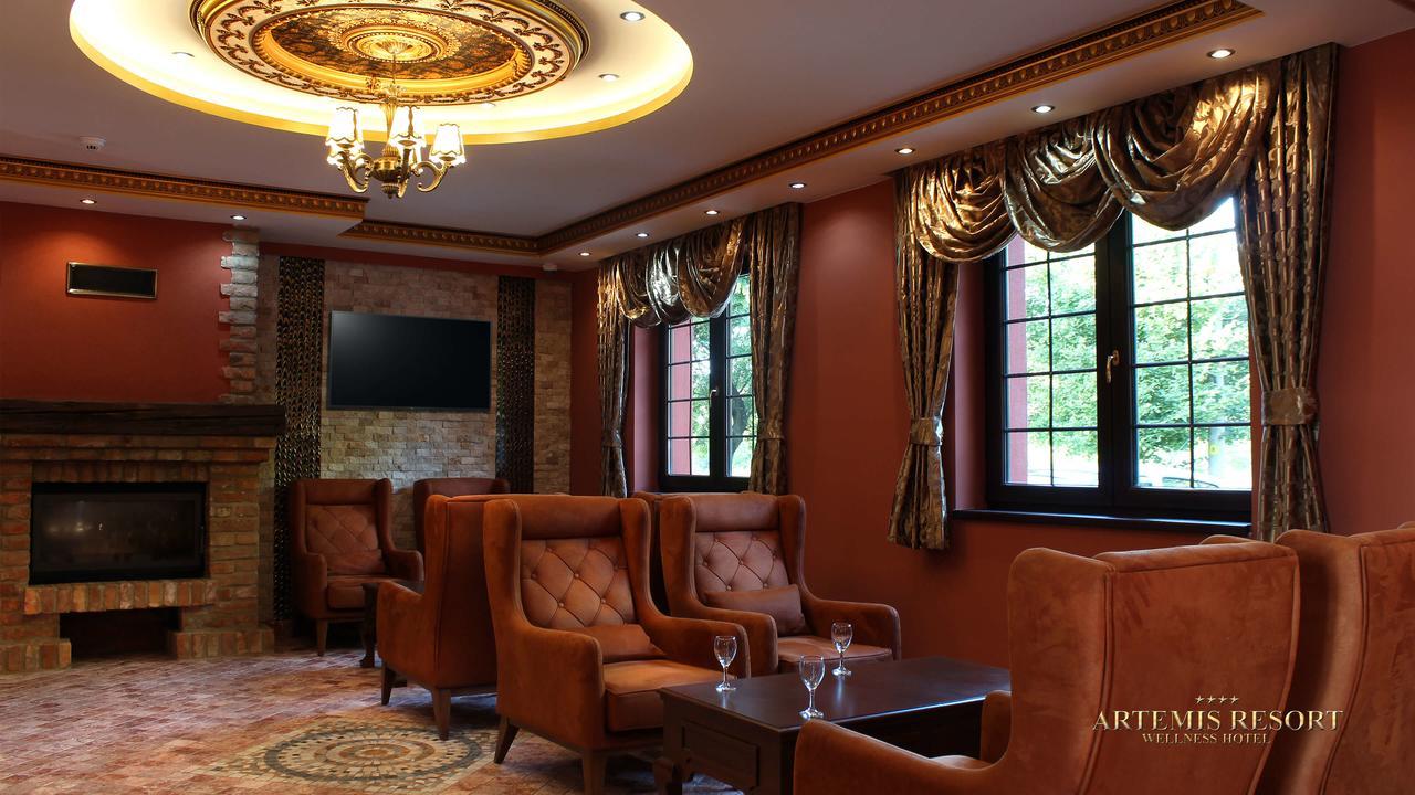 Artemis Resort Wellness Hotel Štúrovo エクステリア 写真