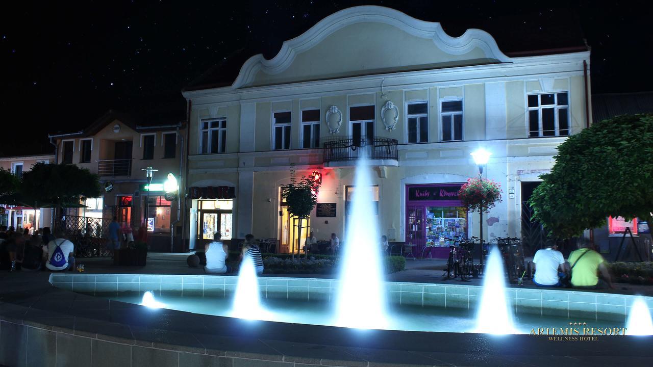 Artemis Resort Wellness Hotel Štúrovo エクステリア 写真
