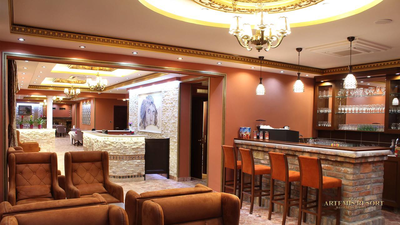 Artemis Resort Wellness Hotel Štúrovo エクステリア 写真
