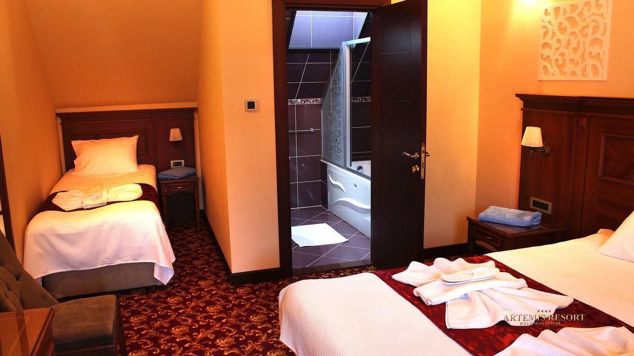 Artemis Resort Wellness Hotel Štúrovo エクステリア 写真