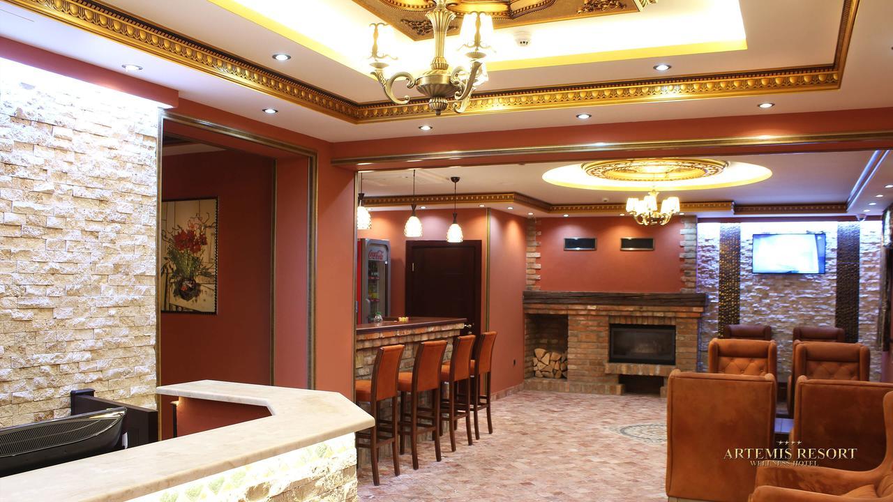 Artemis Resort Wellness Hotel Štúrovo エクステリア 写真