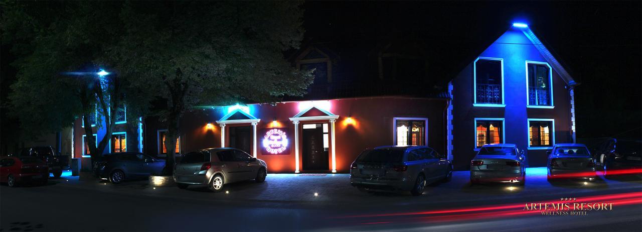 Artemis Resort Wellness Hotel Štúrovo エクステリア 写真