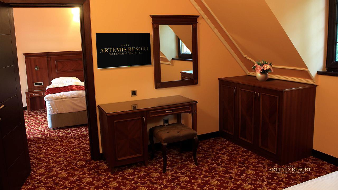 Artemis Resort Wellness Hotel Štúrovo エクステリア 写真